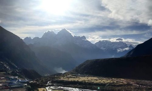 Nepal: Everest-Gebiet: Über Cho La und Gokyo Ri zum Everest Base Camp (T124):  Thamserku und Thame valley