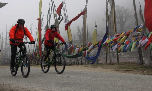Mit dem Fahrrad quer durch Bhutan: Für Mountainbiker gibt es kein schlechtes Wetter...