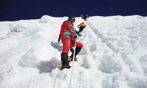 Mühsam und steil: der Aufstieg zum Gipfel des Island Peak (6190 m) in Nepal