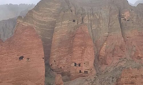 Nepal | Mustang: die Höhlen bei Dhakmar