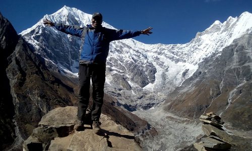 Nepal: Langtang-Durchquerung (T141): unser Guide Saduram im Glück