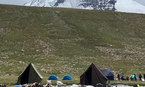 Zeltplatz in Ladakh mit Blick auf den Dzo Jong East Peak